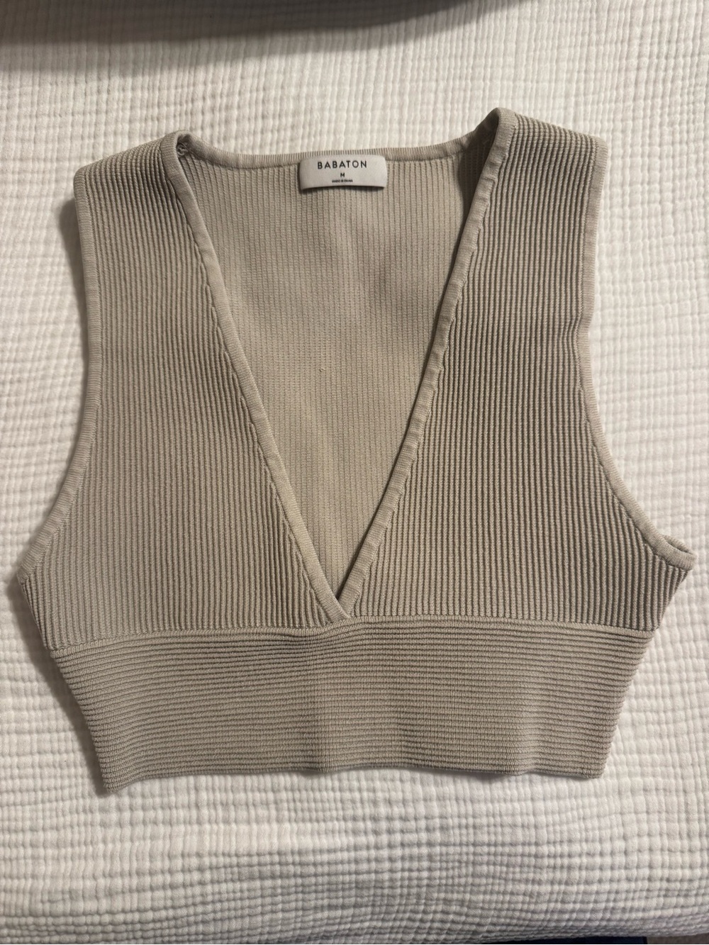 NWOT Babaton by Aritzia Sculpt Knit Deep V-Neck Tank Top **NEVER WORN**